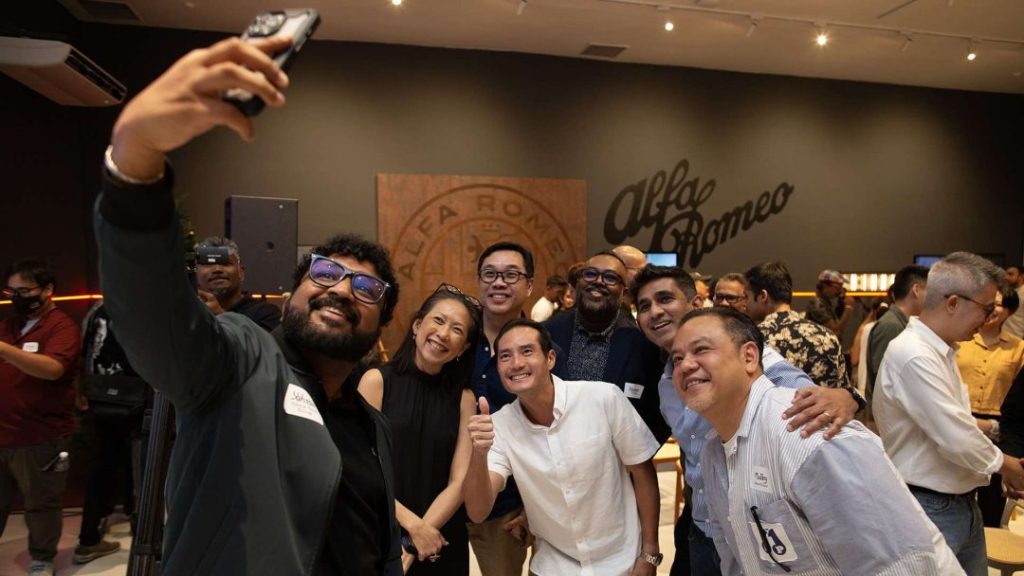 Senior Minister of State for Digital Development and Information, Mr Tan Kiat How taking selfie with members of AIPRO